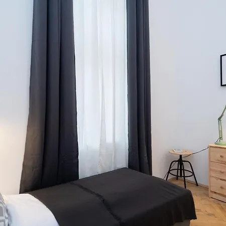 Comfortable And Quiet Apartment