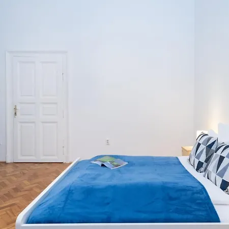 Comfortable And Quiet Apartment *